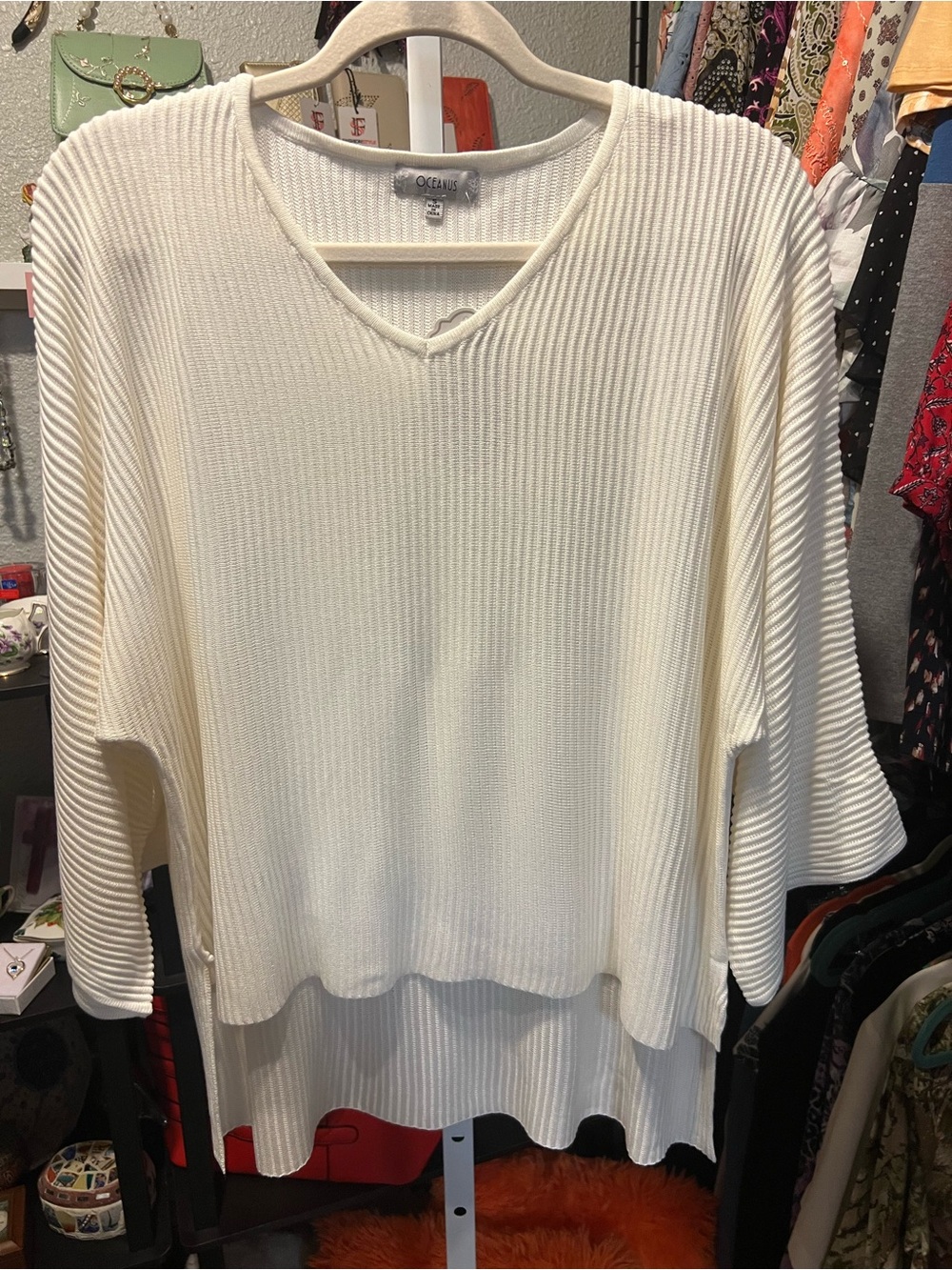 Oceanus Cream Ribbed V-Neck High/Low Sweater